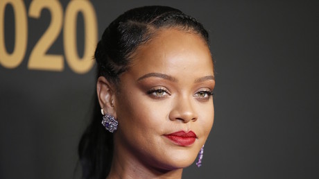 Accusée par des internautes de blasphème envers l'islam, la chanteuse Rihanna s'excuse