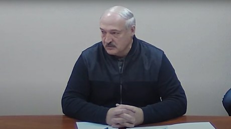 «La Constitution ne s'écrira pas dans la rue»: Loukachenko s'entretient avec des opposants en prison