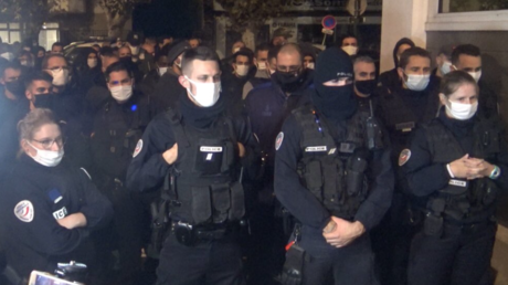 Savigny-sur-Orge : les policiers se rassemblent en soutien à leur collègue gravement blessé