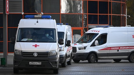 Des ambulances près d'un hôpital à Moscou