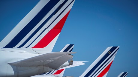 Empennages d’avions de la compagnie Air France stationnés sur le tarmac de l’aéroport Roissy-Charles De Gaulle, près de Paris (photo d’illustration prise en avril 2018).