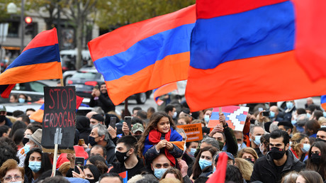 La diaspora arménienne manifeste pour la reconnaissance de l'indépendance du Haut-Karabagh par Paris