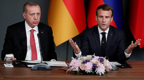 Emmanuel Macron et Recep Tayyip Erdogan, le 27 octobre 2018 à Istanbul, en Turquie (image d'illustration).
