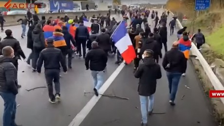 Isère : une manifestation pro-Arménie sur l'A7 vire à l'affrontement avec des pro-Turquie