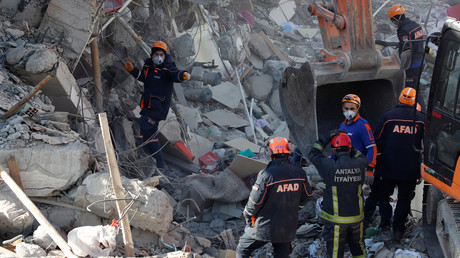 Puissant séisme de magnitude 7 dans l'ouest de la Turquie, mini-tsunami sur les côtes