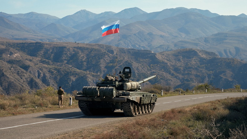 Après le cessez-le-feu, les premières forces de la paix russes se déploient dans le Haut-Karabagh