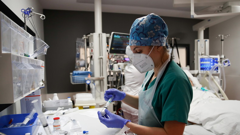 Forte baisse des cas de Covid-19 en France avant même que le confinement ait pu avoir un impact