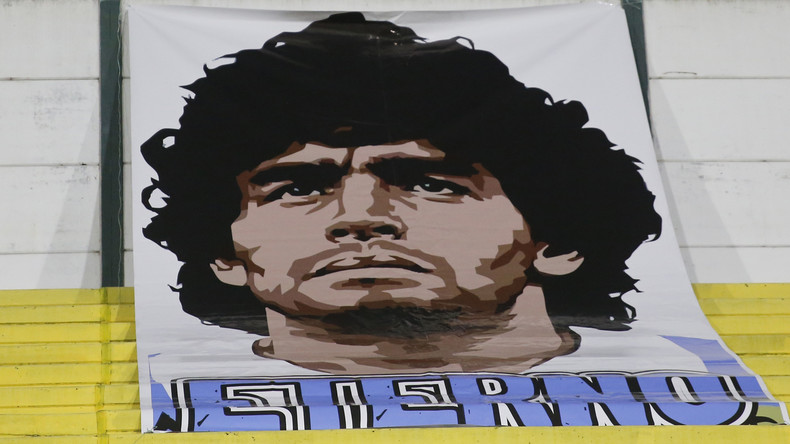 «Déshonneur», «hallucinant», «indécent» : l'Elysée repris de volée après son hommage à Maradona