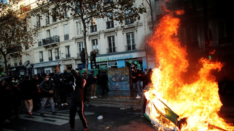Rassemblement anti-loi Sécurité globale à Paris : «Casseurs, dehors !», scandent des manifestants