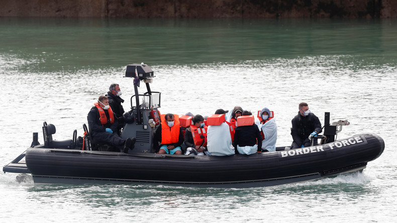 Accord entre Paris et Londres pour freiner l'immigration clandestine par la Manche
