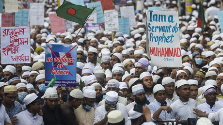 Des protestataires participent à une manifestation anti-France à Dacca au Bangladesh, le 2 novembre 2020.