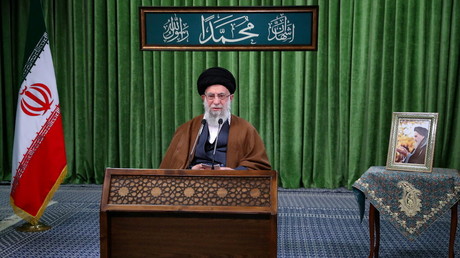 Caricatures du prophète Mahomet : l'ayatollah iranien Khamenei fustige le gouvernement français