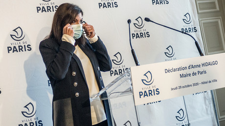 Covid-19 : Anne Hidalgo annonce la fermeture de certains points de vente dès 22h à Paris