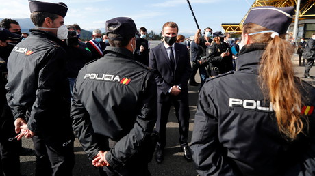 Emmanuel Macron, le 5 novembre 2020, à la frontière franco-espagnole.