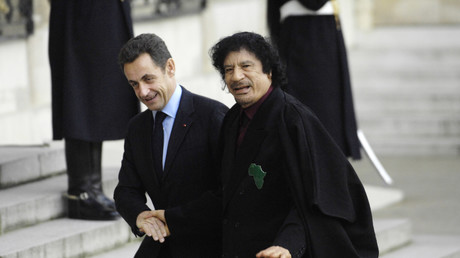 Nicolas Sarkozy reçoit à l'Elysée Mouammar Kadhafi en décembre 2007