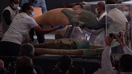 Egypte : découverte d’une centaine de sarcophages intacts vieux de plus de 2 500 ans
