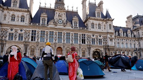 Les Français majoritairement opposés au regroupement familial et au droit du sol, selon un sondage