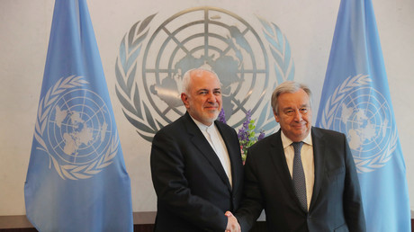 Le ministre iranien des Affaires étrangères Javad Zarif serre la main du secrétaire général de l'ONU Antonio Guterres à New York, le 18 juillet 2019 (image d'illustration).