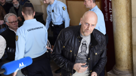 Alain Soral arrivant au tribunal de Paris pour un procès, le 12 mars 2015 (image d'illustration)