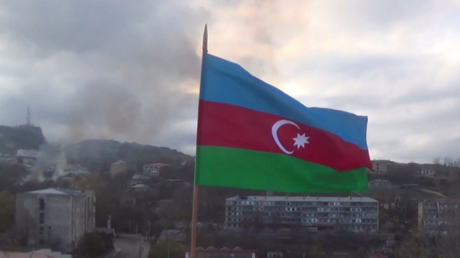 Un drapeau azerbaïdjanais dans la ville de Chouchi (Shusha), dans la région séparatiste du Haut-Karabakh (image d'illustration).