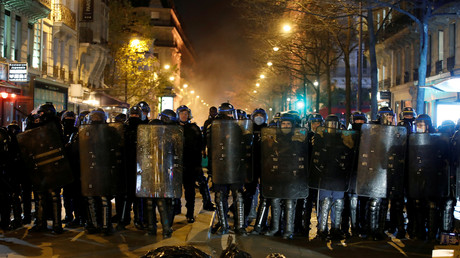 Image prise lors d'une manifestation à Paris le 24 novembre