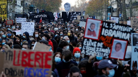Mobilisation dans toute la France contre la loi Sécurité globale, violents affrontements à Paris