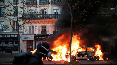 Des policiers violemment pris à partie lors de la manifestation contre la loi Sécurité globale