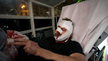 Le photographe syrien primé Ameer al-Halbi blessé lors de la Marche des libertés à Paris