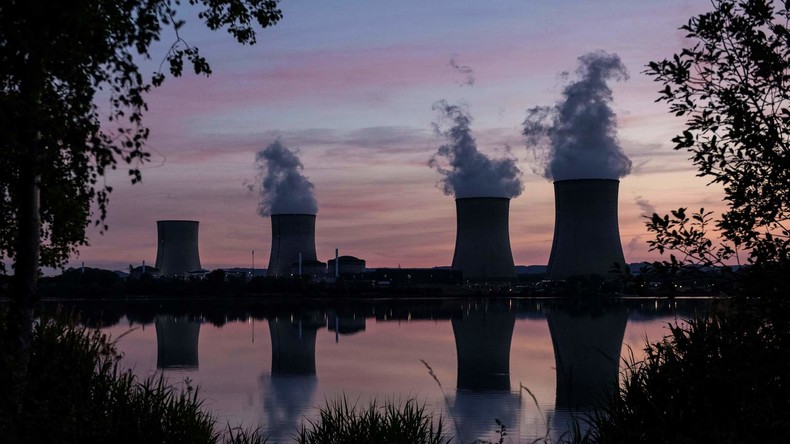 «On doit préserver le nucléaire» : Macron défend son bilan écologique et l'énergie atomique