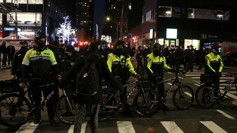 New York : une voiture percute plusieurs personnes lors d'une manifestation, plusieurs blessés