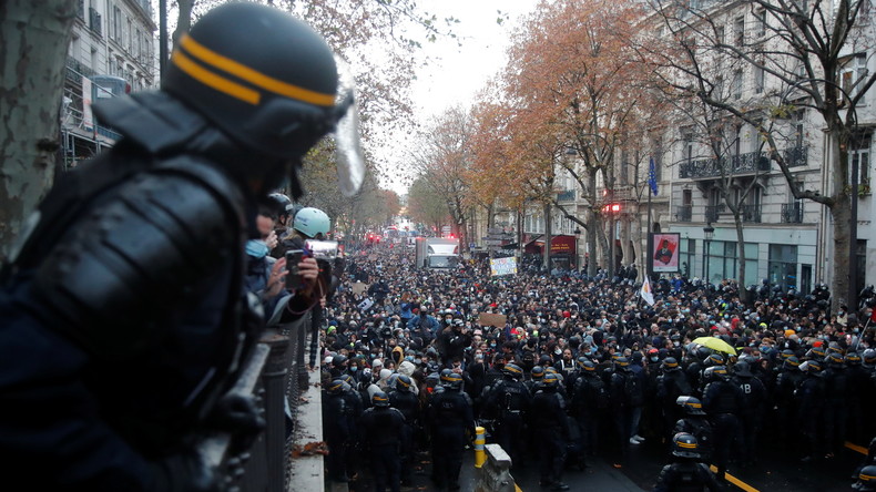 Manifestation à Paris : des organisations et syndicats dénoncent des «interpellations arbitraires»