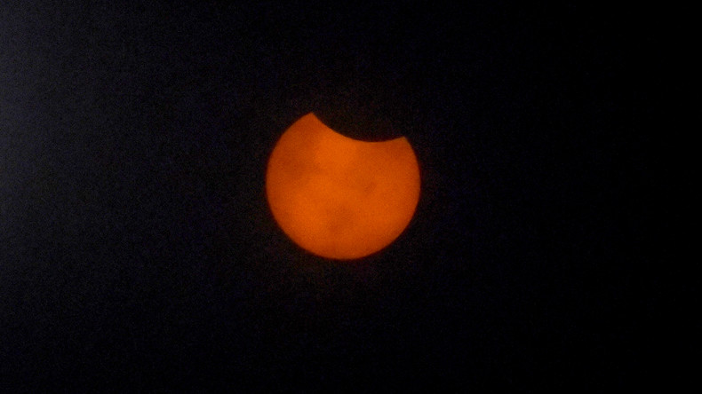 Une éclipse totale du soleil plonge le sud de l'Argentine et du Chili dans le noir