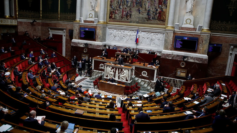 L'hémorragie parlementaire continue chez LREM avec le départ d'un 45e député