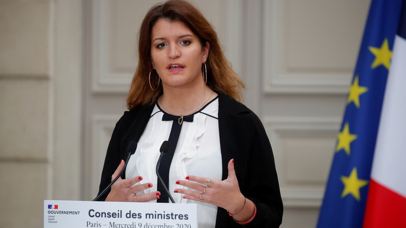 Covid-19 : Schiappa annonce la naturalisation de 700 travailleurs étrangers