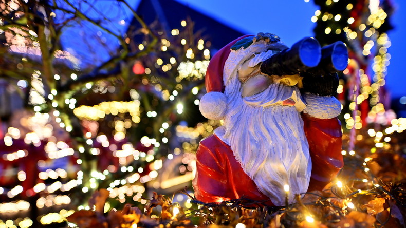 Emmanuel Macron ne souhaite pas un «joyeux Noël» aux Français et s'attire des critiques à droite