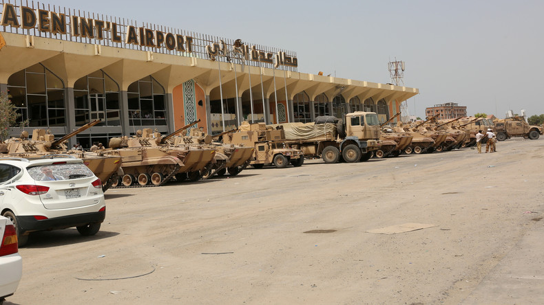 Yémen : explosions et coups de feu à l'aéroport d'Aden lors de l'atterrissage du gouvernement