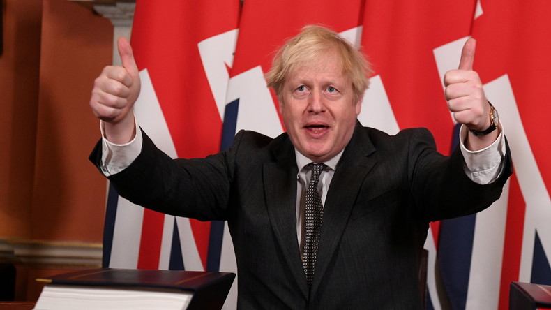 Après les dirigeants de l'Union européenne, Boris Johnson signe l'accord post-Brexit