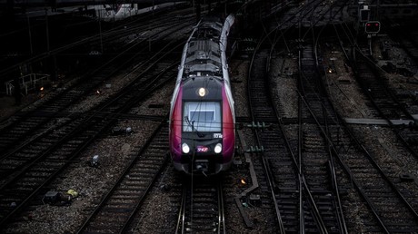 Une poutre de 400 tonnes chute sur les voies : trafic interrompu sur le RER C