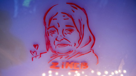 Portrait de Zineb Redouane sur une vitrine lors d'un hommage à la vieille dame, à Marseille le 1er décembre 2019.