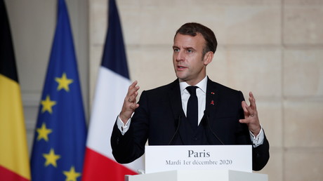 Le président français Emmanuel Macron fait une déclaration à l'Elysée à Paris, France, le 1er décembre 2020.