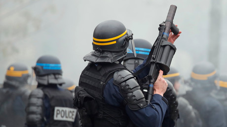 Violences policières : la presse étrangère fustige la politique sécuritaire d'Emmanuel Macron