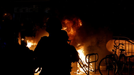 Incendie lors de la manifestation parisienne du 5 décembre 2020