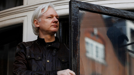Le fondateur de WikiLeaks, Julian Assange, sur le balcon de l'ambassade de l'Equateur à Londres, Grande-Bretagne, le 19 mai 2017. (image d'illustration)