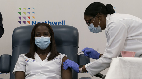 Une infirmière devient la première personne vaccinée contre le Covid-19 aux Etats-Unis