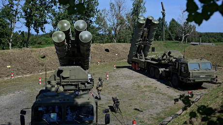 Systèmes de défense antimissile S-400 russes déployés ici lors d'un exercice à Kaliningrad (Russie) (image d'illustration).