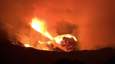 L'éruption du volcan Kilauea à Hawaï attire les résidents fascinés par le spectacle