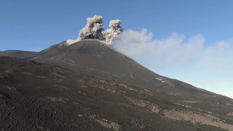 Italie : l’Etna crache des nuages de cendres