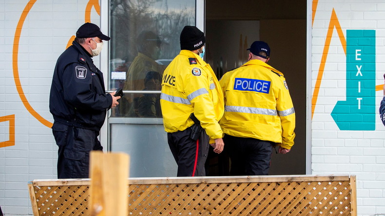 Canada : une intervention policière lors d'un rassemblement de six personnes dégénère