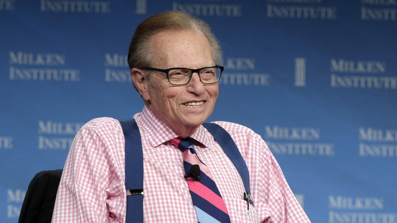 Le célèbre journaliste américain Larry King hospitalisé en raison du Covid-19