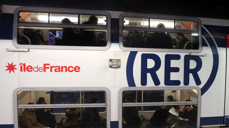 Fait divers : une femme de 19 ans tabassée et son portable volé dans le RER A